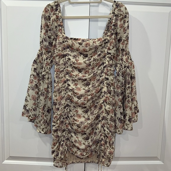 VICI Graylynn Ruched Floral Bell Sleeve Dress - Picture 3 of 6